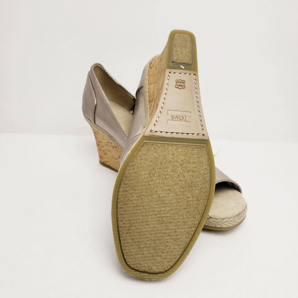 Toms 9.5 M silver twill wedge heel Pewter Bennet peep toe with box and‎ shoe bag